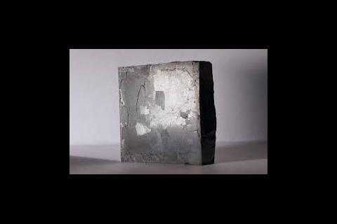 Superconductor crystalline alloy of oxides of yttrium, barium and copper - YBCO. Photo: Maxim Bilovitskiy. CC2.0